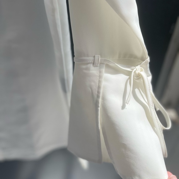 White casual blouse - Picture 5 of 5